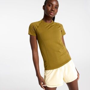 NWT CALIA by Carrie Underwood Seamless Short Sleeve Top Large